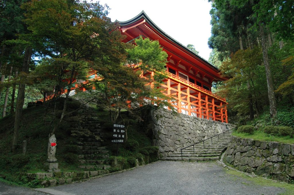 聖なる山の奥深<br>［未来の旅］
